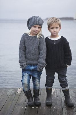 جدید ترین استایل زمستانی کودکان دختر و پسر 2020 2021 در انواع رنگ پالتو و کت و کاپشن کودکانه و بچه گانه سفید مشکلی آبی زرد قرمز مشکی با کلاه و دستکش و اکسسوری