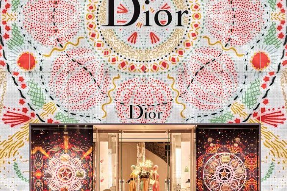 ویترین های سال نو Dior باعث خوشحالی القا می شود