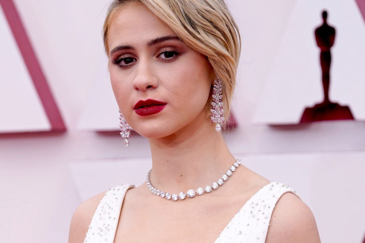 miss expensive jewelry 2021 oscars iranmodeling