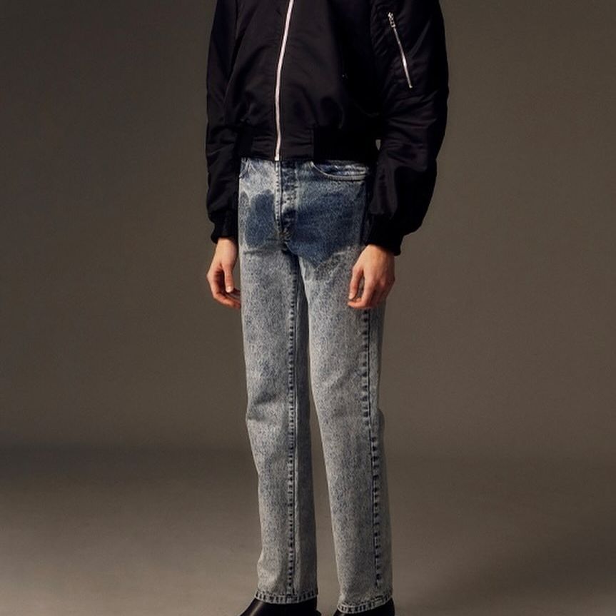 شلوار جین برند جوردنلوکا با طرح ادرار به قیمت ۸۰۰ دلار
